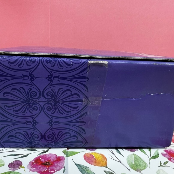 Wedgwood Blue Jasperware, Trinket Box With Lid, 5” Round Scalloped Garden Theme - Picture 14 of 17